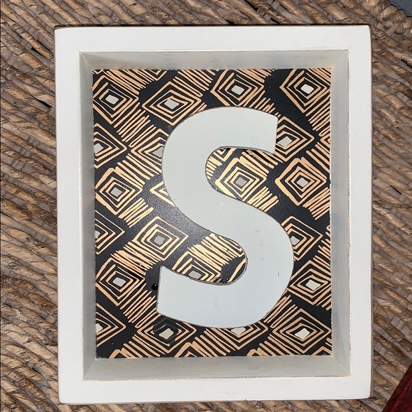 Wooden “S” Monogrammed Placard - Picture 1 of 8